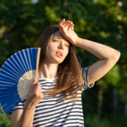 L’ansia non va in vacanza: 3 motivi per cui ti senti più ansioso in estate